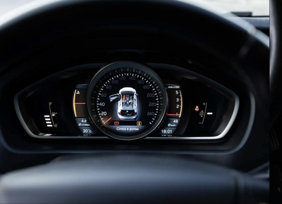 Volvo  v40 D2 2013