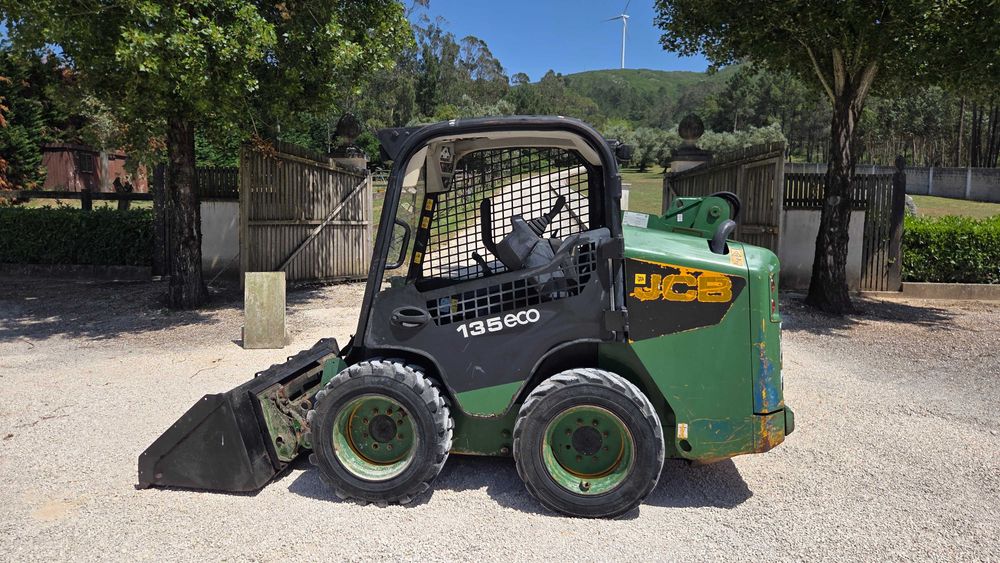 Mini pá Carregadora JCB 135 eco