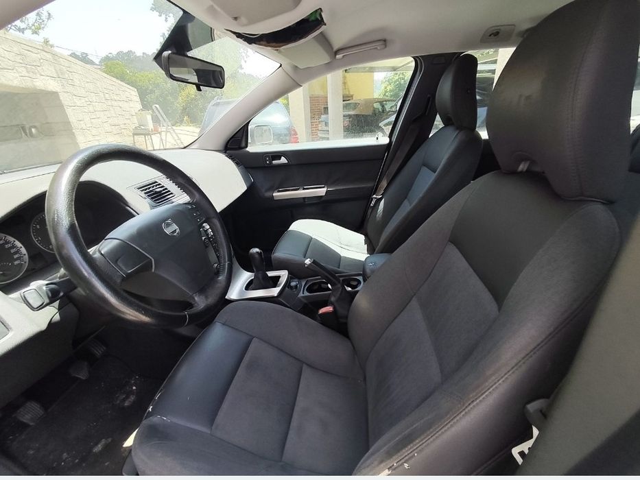 Volvo V50 de 2005 1.6d económica e fiável muito espaçososa e bom estado