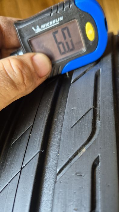 215/55/17 Bridgestone Para Lato 6mm 17r stan bdb