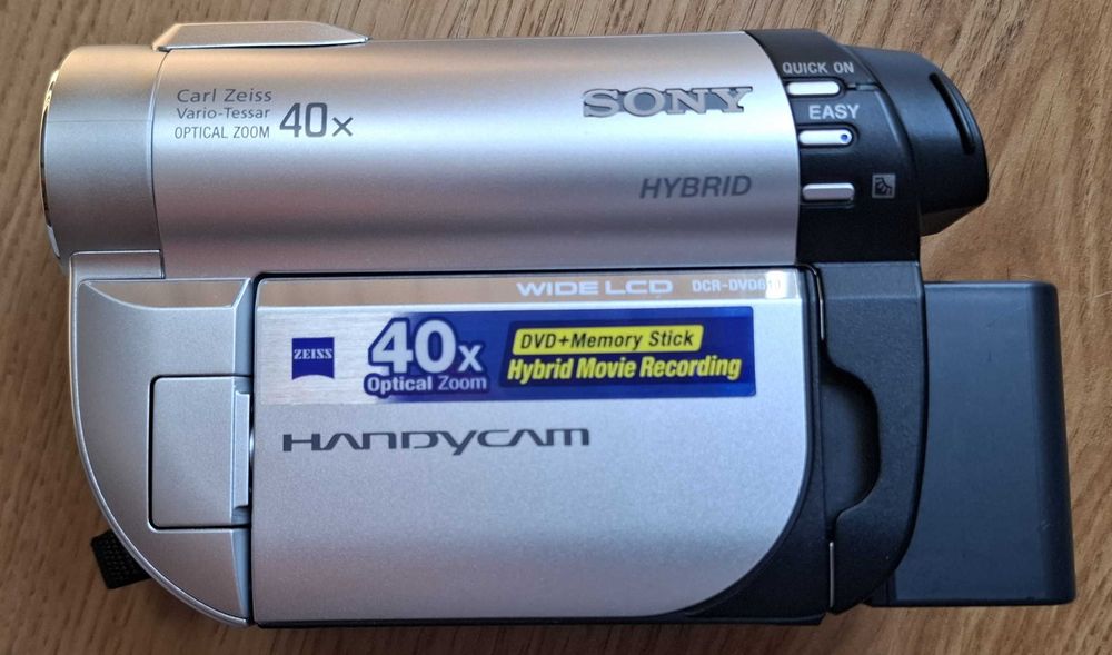 Hybrydowa kamera Sony Handycam DCR-DVD610