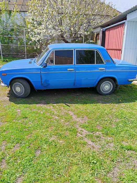 Продам ваз 2103