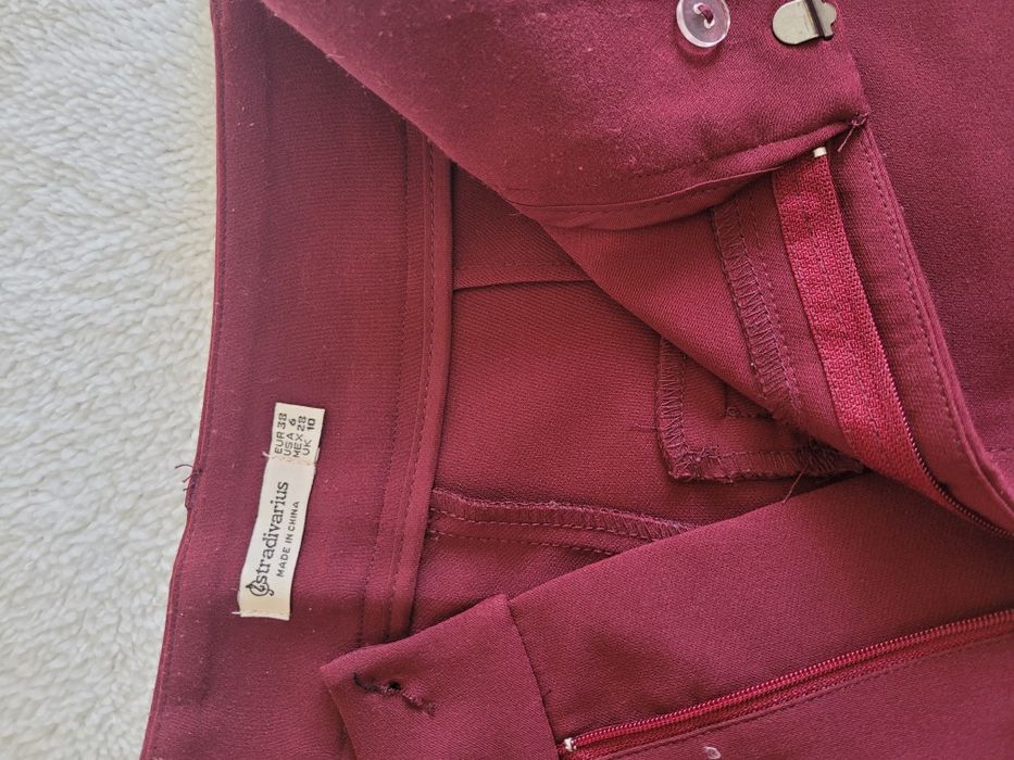 Calças bordeaux M da Stradivarius