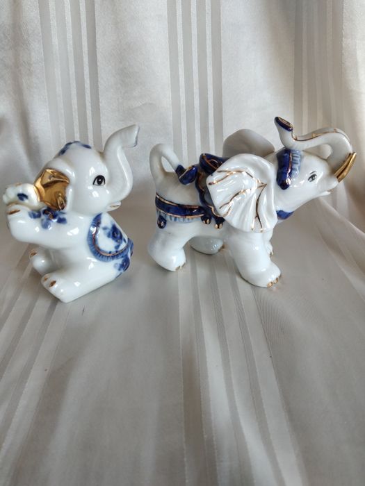 Porcelanowe słoniki.