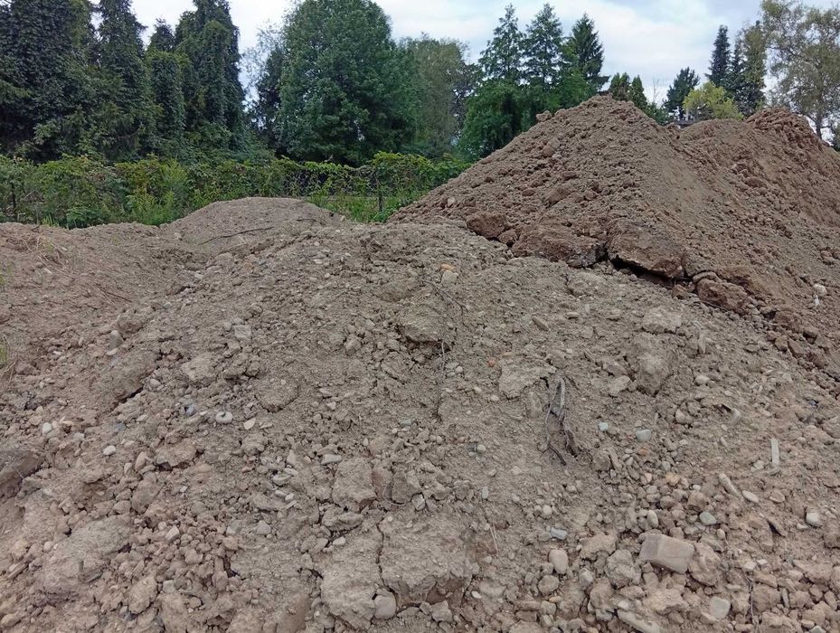 Ziemia , ziemia ogrodowa , ziemia wierzchnia warstwa spod parkingu.