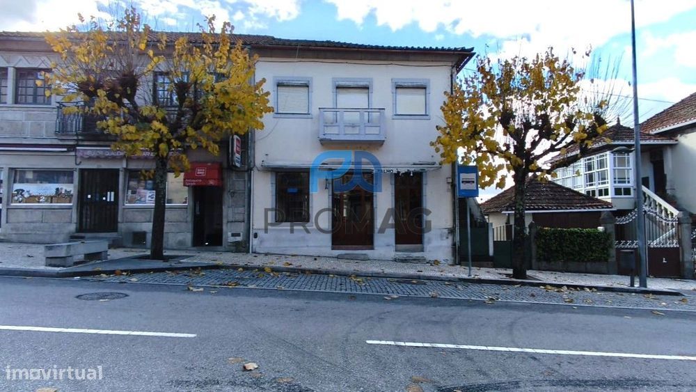 Moradia T4 com Estabelecimento