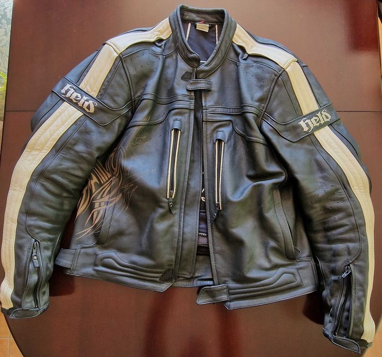 Komplet ubrania na motocykl: kurtka, spodnie, buty, kask