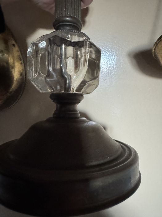 Balança antiga de metal e vidro