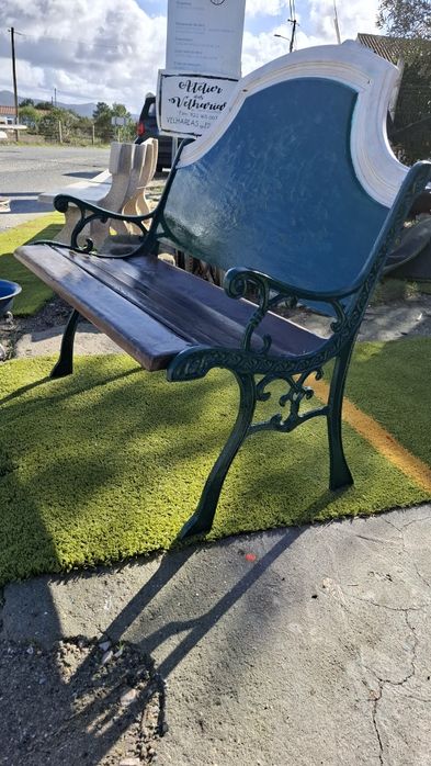 Camas e  mesas de ferro