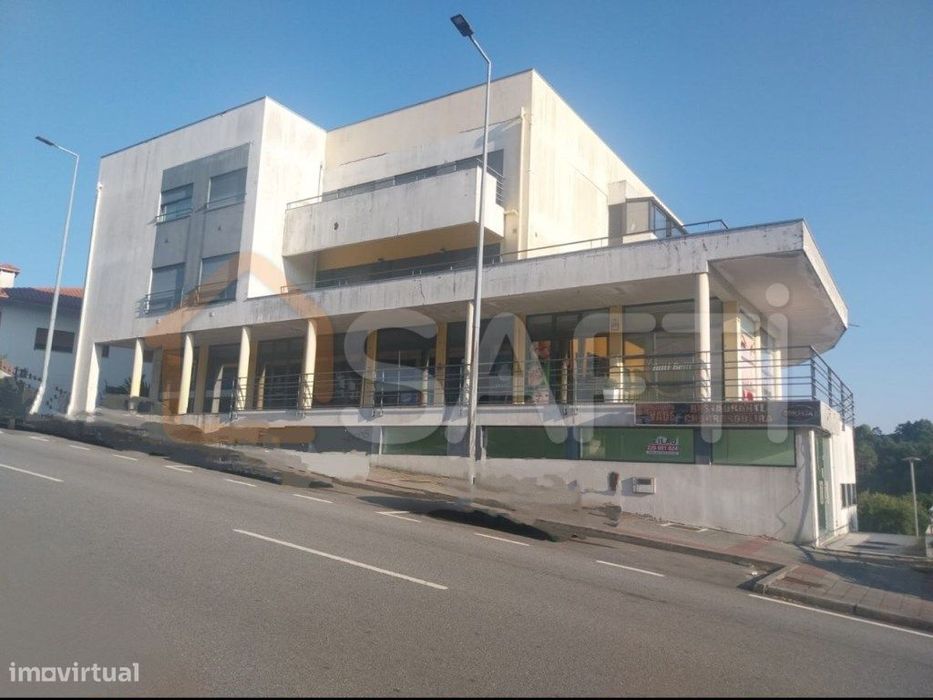 Excelente oportunidade de negócio,3 amplas lojas — Ponte Da Barca, Vila Nova De Muía E Paço Vedro De Magalhães, Viana do Castelo