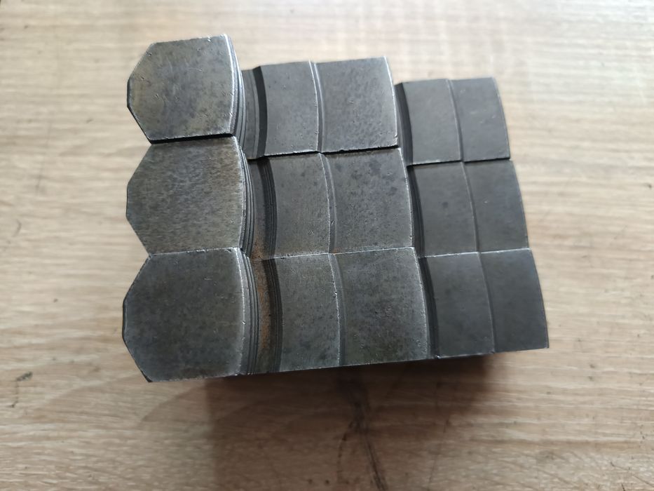 Szczęki lewe prawe dzielone do uchwytu FI 250 skok 10 szerokość 28 mm