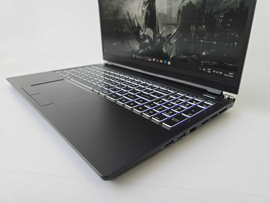 Ноутбук Clevo 15 i7 10875H/RTX 2080 Super/RAM 16GB/SSD 256GB/144Hz