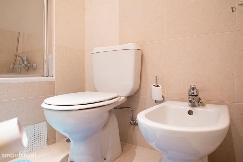 Quarto - localizado em Sete Rios Lisbon
