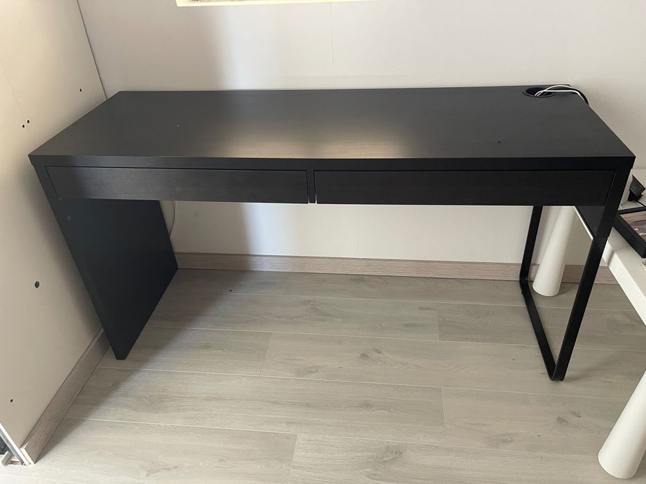 MESA PARA NOTEBOOK EM BOM ESTADO. SECRETÁRIA.