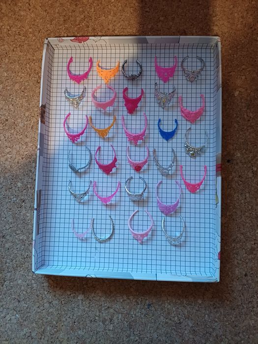 Coroas para bonecas barbie e princesas Disney. Cada 1,50€