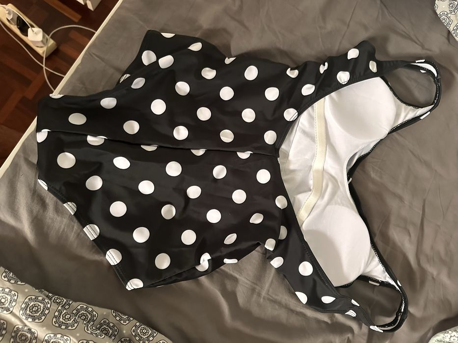 Fato de banho preto com bolinhas brancas- estilo reto elegante