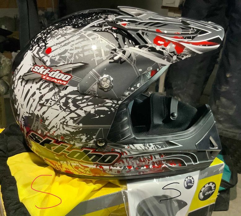 Шлема.   BRP   CAN AM    SKI DO