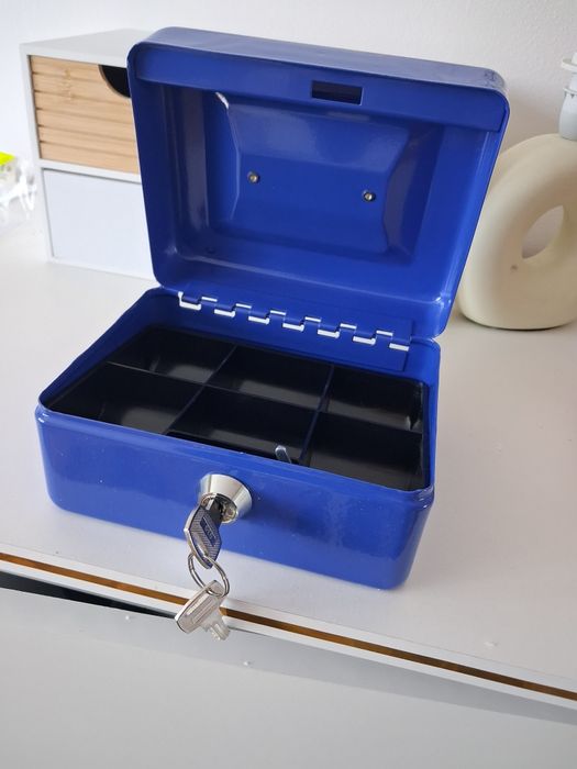 Skrzynia na klucz zamykana