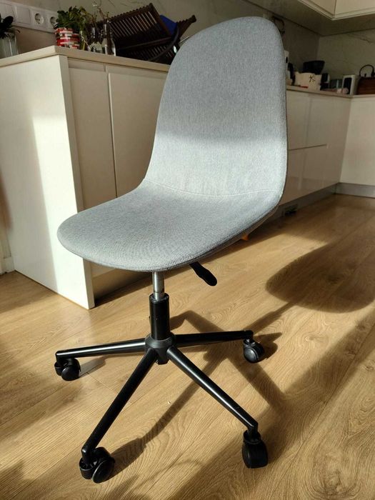 Cadeira de rodízios