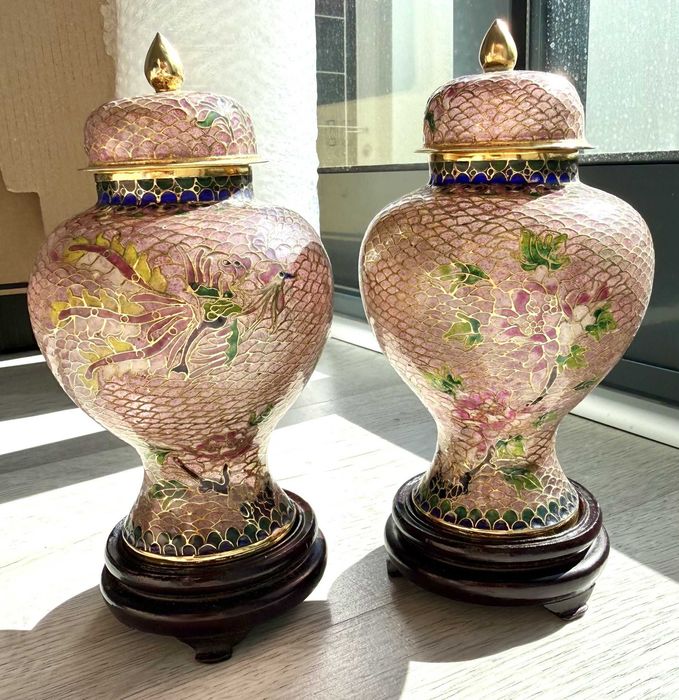 Par de potes chineses com tampa em Cloisonné "plique-à-jour"