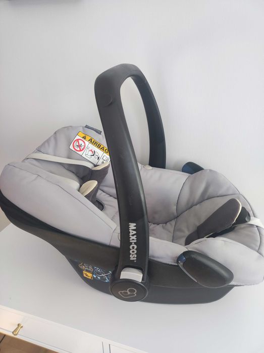 Maxi - Cosi - fotelik  plus baza  Famili Fix 2 - do 12 kg