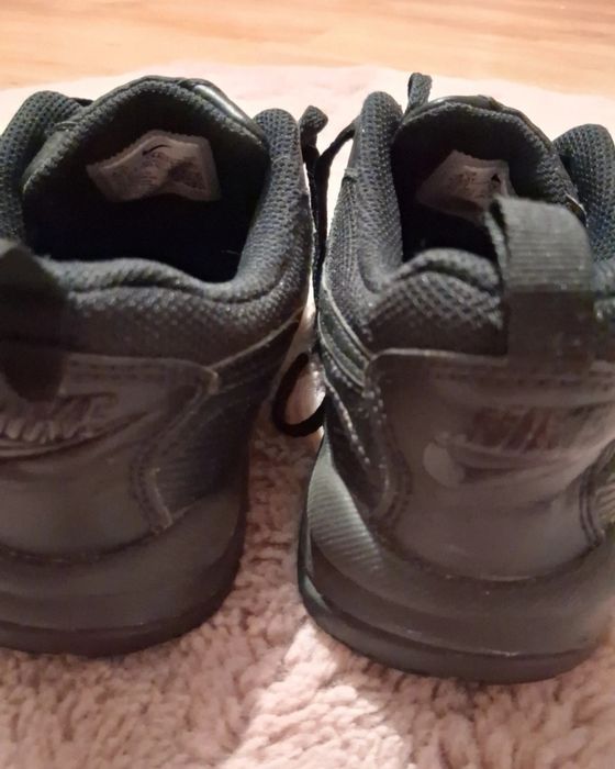 Adidasy Nike nr. 36.5 czarne grubsze materiałowe casual basic alternat