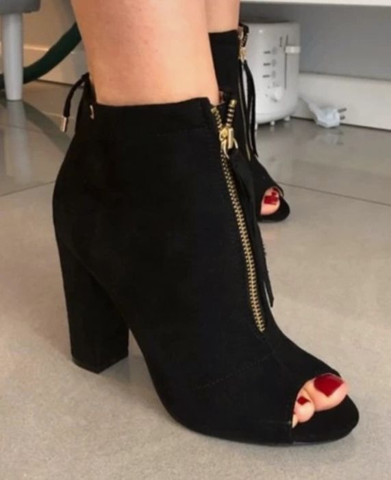 Piękne buciki czarne