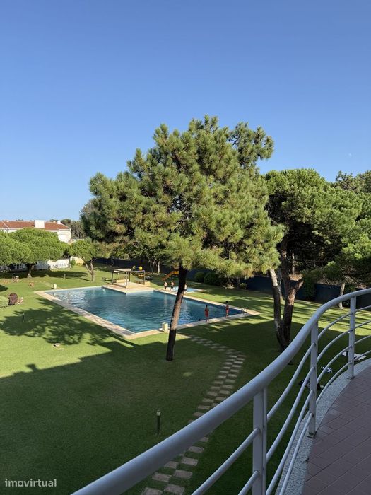 T1 em Condomínio Fechado com Vista Piscina