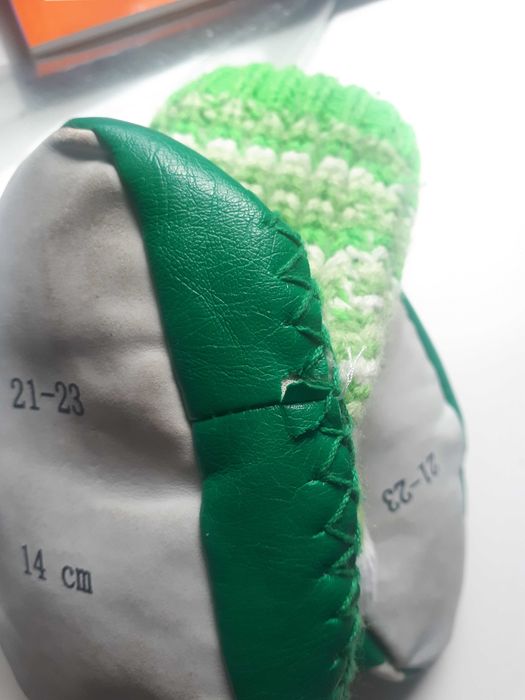 zielone kapcie kotki