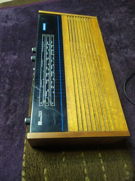 Dwa stare magnetofony i radio UNITRA