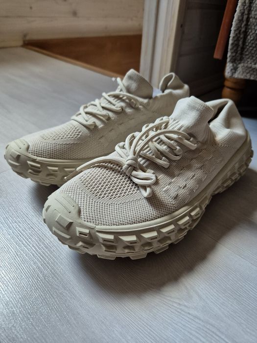 Продам нові кросівки