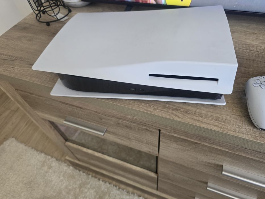 Playstation 5 mais 2 comandos e alguns jogos