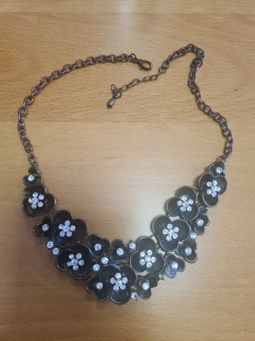 Bijuteria - colares,  anéis,  pulseira