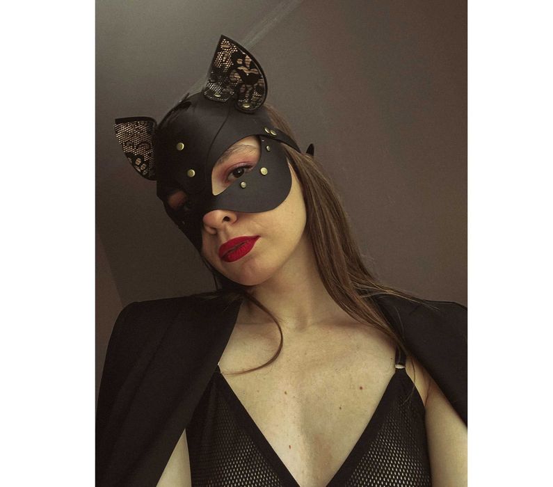 Кошка маска кожа Женщина-кошка С черно-золотым кружевным принтом.