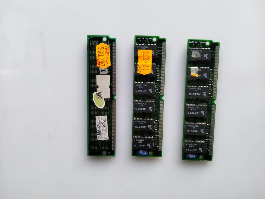 3 Memórias Ram e uma placa de Rede