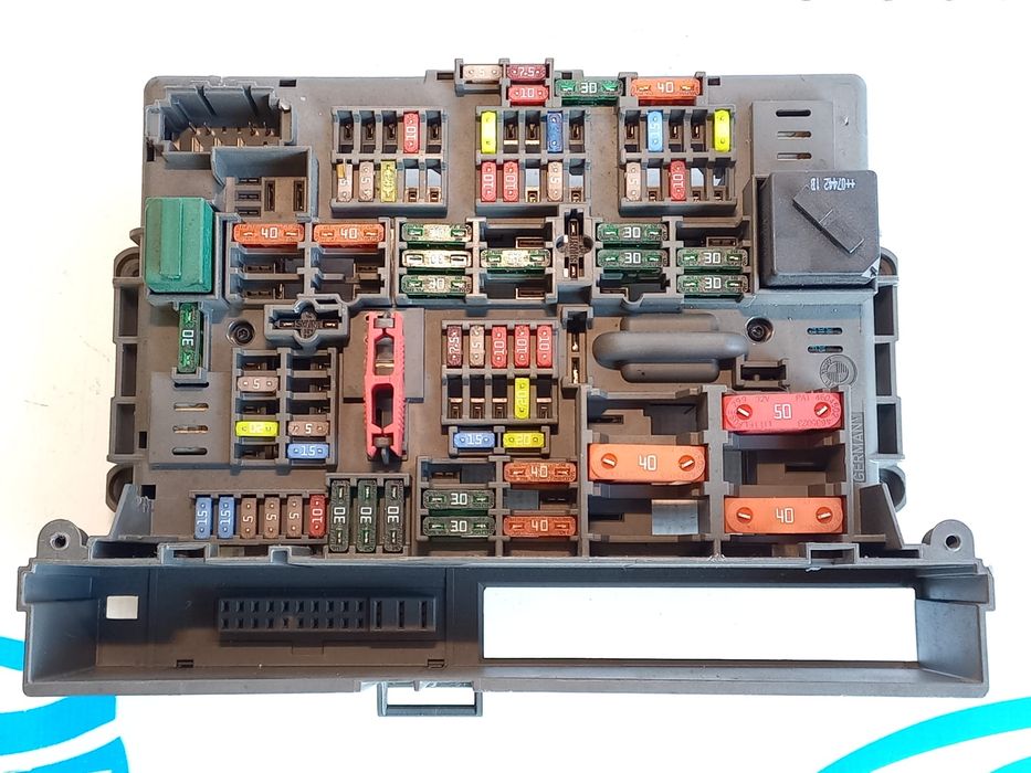 TAMPA CAIXA FUSIVEIS TAMPA PAINEL 10688710 106887 9119444 911944403 61054610 59726811030101 BMW SERIE 3 E93 E92 E91 E87 E81