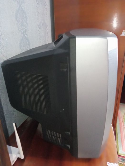 Телевізор Hitachi в гарному стані