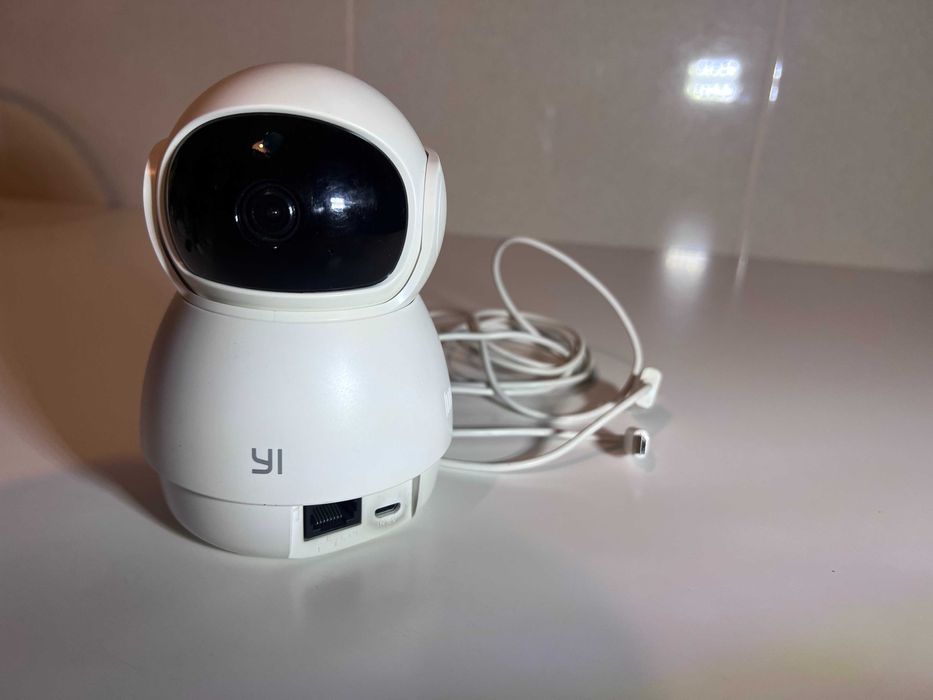 Câmaras YI: 2x YI Home 1080p + 2x YI Dome Guard 2K