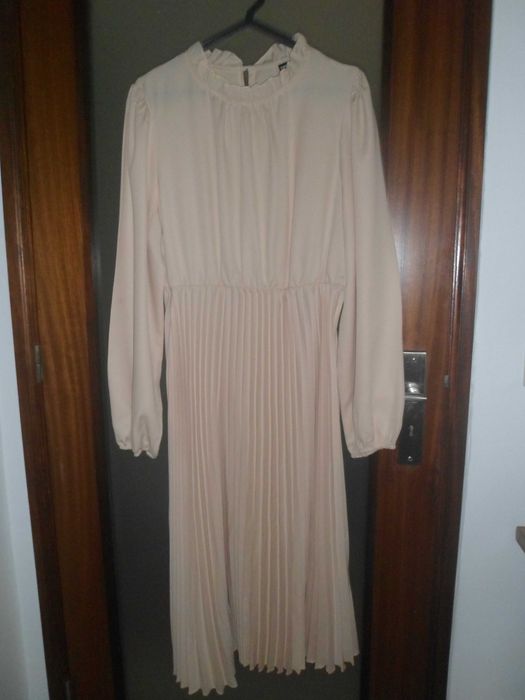 vestido comprido com pregas para mulher