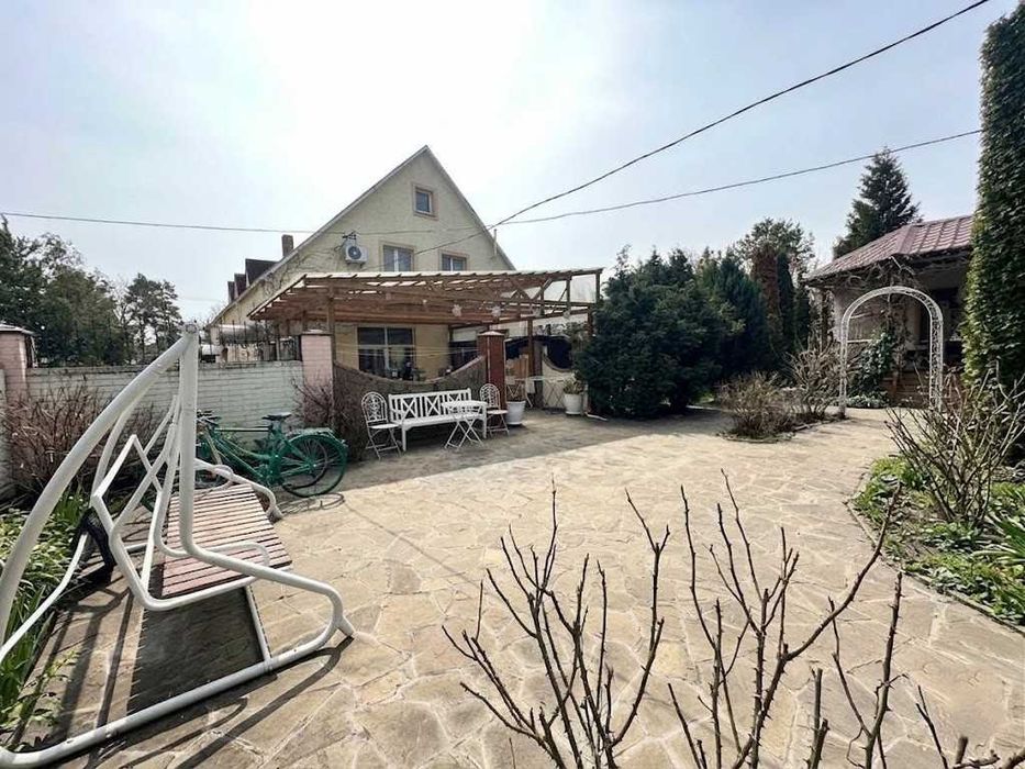 Продаж діючого готелю 900м². 16 номерів. Ресторан. Б'юті-послуги. Центр. ID:721