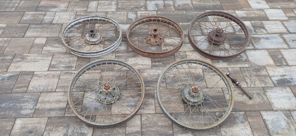 Koła do wfm,komara,piasty,
gażniki,cylindry,kartery.