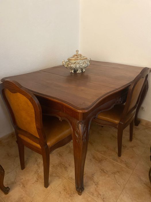 Mobília de sala (cadeiras+mesa+aparador)