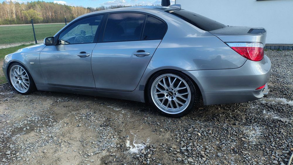 BMW 525i manual benzyna