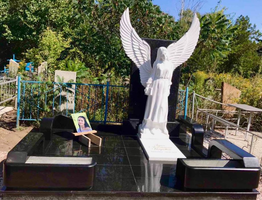 Памʼятники, меморіальні комплекси, скульптури від виробника