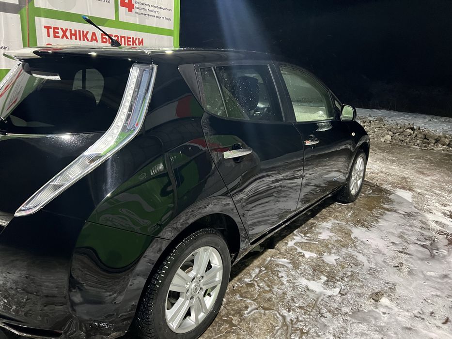 Продається нісан LIeF в гарному стані
