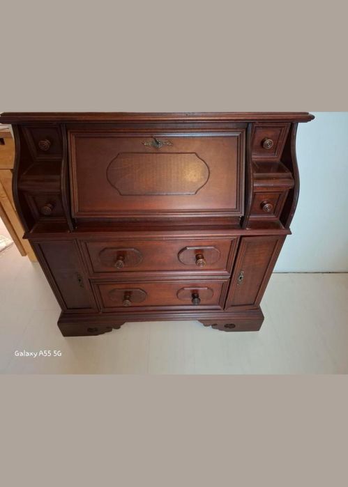 Sekretarzyk z drewna