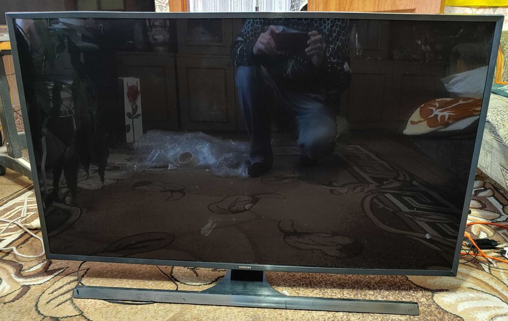 SAMSUNG UE48JU7090T/SMART/4K дефекти