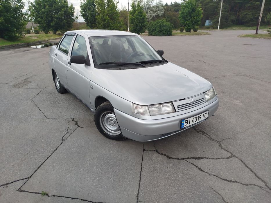 ВАЗ 2110. 1.6 8 Кл. 2007 року випуску. Куплена у 2009.
Авто у гарному технічному стані.
Є страхування, нова літня гума пробігла 1 тис км.нещодавно пройшла велике ТО: Усі радіатори,  Ремінь ГРМ, Помпа антифриз,мастило,колодки по-колу ,трос ручного гальма,задні стойки амортизатора, гальмівна рідина,відрегульовані клапана і тд.
Машиною займалися.
Стоїть газ 4 покоління.встаноалював минулий власник. Я другий власник. 
06************08.