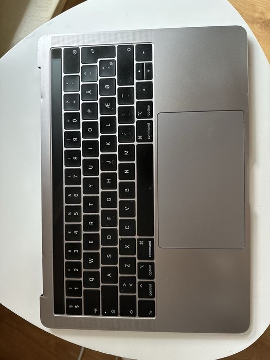 Macbook Pro 2018 na części Icloud