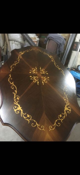 Стіл в стилі бароко